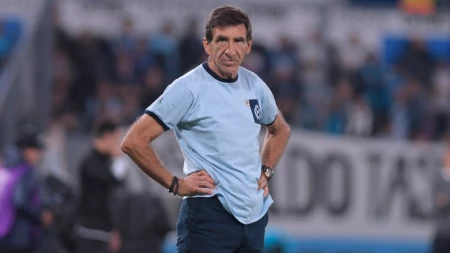 Tras la eliminación, Costas puso en duda su continuidad en Racing: “No voy a tomar decisiones en caliente” Tras la eliminación, Costas puso en duda su continuidad en Racing: “No voy a tomar decisiones en caliente”