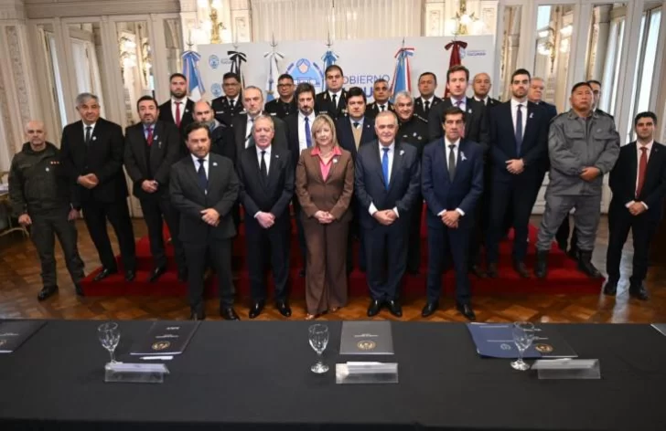 Jaldo y Monteoliva encabezaron el Consejo Federal de Seguridad Interior Jaldo y Monteoliva encabezaron el Consejo Federal de Seguridad Interior