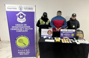 Detuvieron al conductor de un auto y secuestraron 10.000 dosis de cocaína Detuvieron al conductor de un auto y secuestraron 10.000 dosis de cocaína