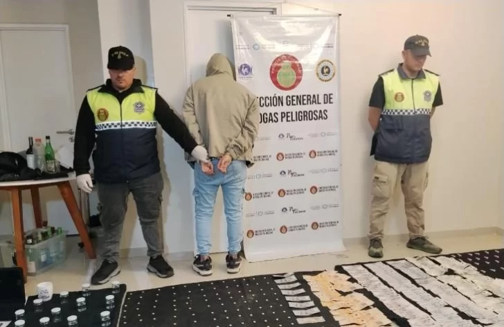 Personal policial secuestró una importante cantidad de drogas sintéticas y detuvo a un sujeto Personal policial secuestró una importante cantidad de drogas sintéticas y detuvo a un sujeto