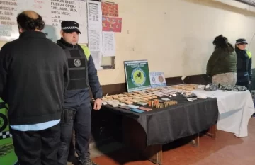 Una pareja quedó detenida por circular en un auto con drogas, dinero y municiones Una pareja quedó detenida por circular en un auto con drogas, dinero y municiones