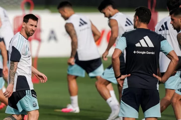 Messi entrenó con normalidad luego de un día agitado por los rumores sobre la salud de su padre Messi entrenó con normalidad luego de un día agitado por los rumores sobre la salud de su padre