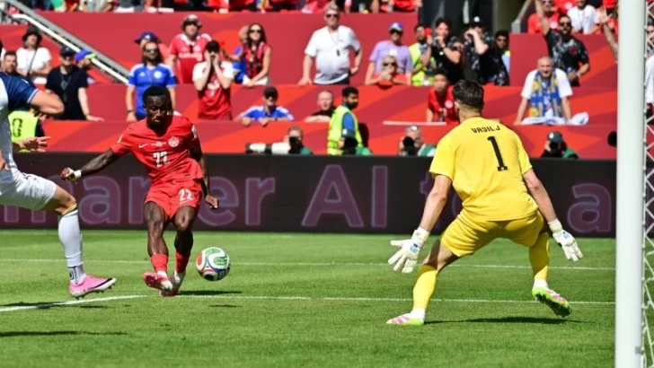 Canadá rescató un empate ante Bosnia en su debut Canadá rescató un empate ante Bosnia en su debut