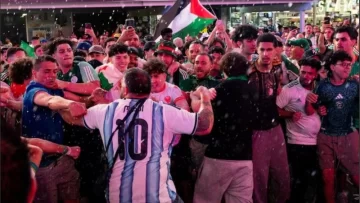 Graves incidentes entre simpatizantes de Argentina y Argelia en Times Square en la previa del debut Graves incidentes entre simpatizantes de Argentina y Argelia en Times Square en la previa del debut