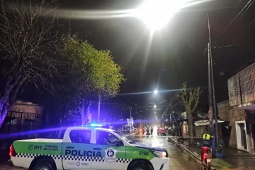 Un motociclista falleció luego de impactar contra una camioneta estacionada Un motociclista falleció luego de impactar contra una camioneta estacionada