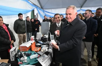 El Gobierno Provincial entregó equipamiento sanitario por más de $2.800 millones El Gobierno Provincial entregó equipamiento sanitario por más de $2.800 millones