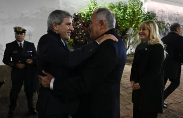 Comenzó la vigilia en la Casa Histórica con la llegada del gabinete nacional y gobernadores Comenzó la vigilia en la Casa Histórica con la llegada del gabinete nacional y gobernadores