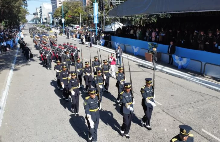 Comenzó el desfile cívico-militar por el Día de la Independencia Comenzó el desfile cívico-militar por el Día de la Independencia
