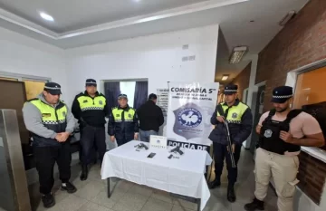 Personal policial aprehendió a un hombre y secuestró dos armas de fuego Personal policial aprehendió a un hombre y secuestró dos armas de fuego