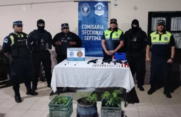 Personal policial incautó armas, municiones y marihuana en un allanamiento Personal policial incautó armas, municiones y marihuana en un allanamiento