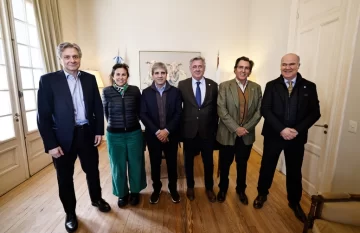 Caputo descartó una baja de las retenciones durante su visita a la Rural Caputo descartó una baja de las retenciones durante su visita a la Rural