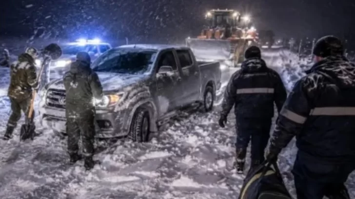 Una pareja sobrevivió más de 24 horas atrapada en la nieve a 22 grados bajo cero Una pareja sobrevivió más de 24 horas atrapada en la nieve a 22 grados bajo cero