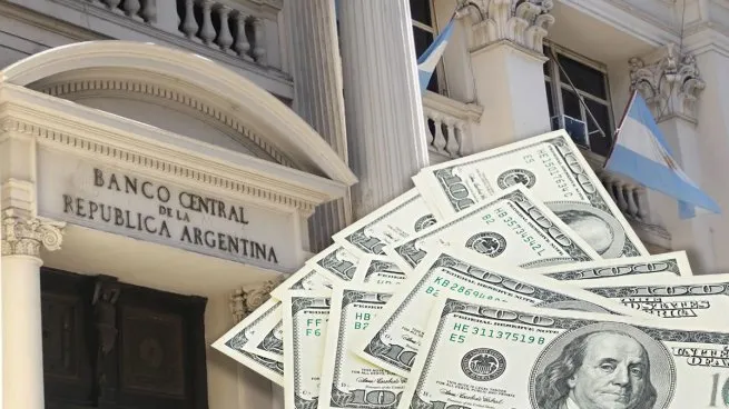 El Banco Central habilitó el pago de sueldos en dólares El Banco Central habilitó el pago de sueldos en dólares