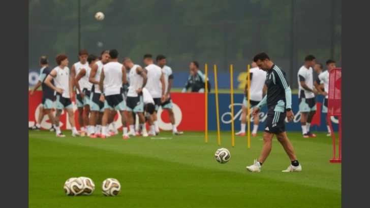Tras la tormenta, la Selección finalmente entrenó y Scaloni empezó a mostrar pistas para la final Tras la tormenta, la Selección finalmente entrenó y Scaloni empezó a mostrar pistas para la final