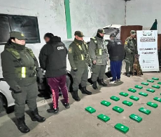 Descubren más de 26 kilos de cocaína ocultos en el doble fondo de un auto en Tucumán: hay dos detenidos Descubren más de 26 kilos de cocaína ocultos en el doble fondo de un auto en Tucumán: hay dos detenidos