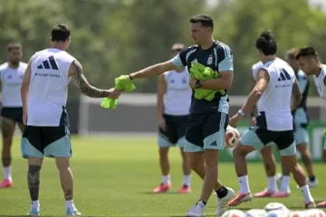 Scaloni perfila el equipo de la Selección con varias dudas para el cruce ante Cabo Verde Scaloni perfila el equipo de la Selección con varias dudas para el cruce ante Cabo Verde