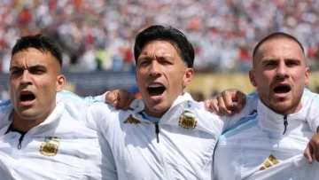 Aseguran que Lisandro Martínez y Mac Allister contrataron seguridad privada en sus casas tras el Argentina-Inglaterra Aseguran que Lisandro Martínez y Mac Allister contrataron seguridad privada en sus casas tras el Argentina-Inglaterra