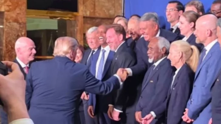 Trump saludó a Chiqui Tapia, felicitó a Messi y preguntó si Argentina está “para repetir” Trump saludó a Chiqui Tapia, felicitó a Messi y preguntó si Argentina está “para repetir”