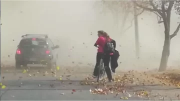 Alerta naranja por viento Zonda y máxima de 30°C: el pronóstico para este viernes en Tucumán Alerta naranja por viento Zonda y máxima de 30°C: el pronóstico para este viernes en Tucumán