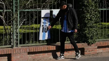 “Fuerza Leo”: los emotivos mensajes de los hinchas para Messi en el cementerio El Prado “Fuerza Leo”: los emotivos mensajes de los hinchas para Messi en el cementerio El Prado