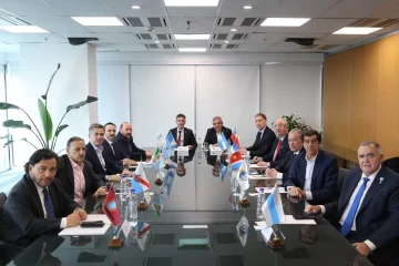 Gobernadores del Norte Grande se reunirán en Misiones y reclamarán subsidios a Santilli Gobernadores del Norte Grande se reunirán en Misiones y reclamarán subsidios a Santilli