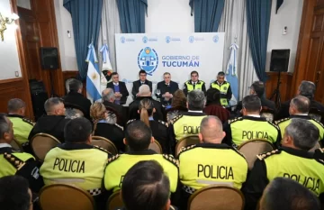 Osvaldo Jaldo mantuvo una reunión con la Plana Mayor de la Policía Osvaldo Jaldo mantuvo una reunión con la Plana Mayor de la Policía