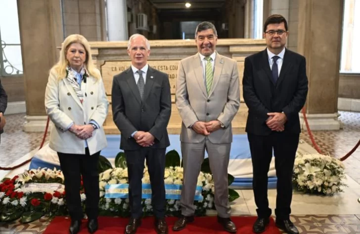 Homenaje a Alberdi y 100 años de historia del Colegio de Abogados de Tucumán Homenaje a Alberdi y 100 años de historia del Colegio de Abogados de Tucumán