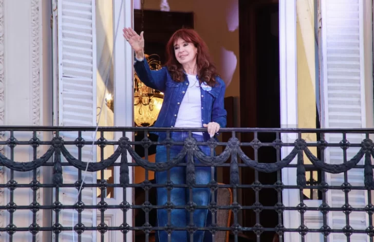 La Justicia embargó el departamento donde Cristina Kirchner cumple prisión domiciliaria La Justicia embargó el departamento donde Cristina Kirchner cumple prisión domiciliaria