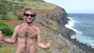 Murió un argentino de 40 años mientras practicaba surf en la Isla de Pascua Murió un argentino de 40 años mientras practicaba surf en la Isla de Pascua