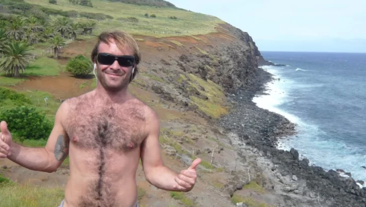 Murió un argentino de 40 años mientras practicaba surf en la Isla de Pascua Murió un argentino de 40 años mientras practicaba surf en la Isla de Pascua