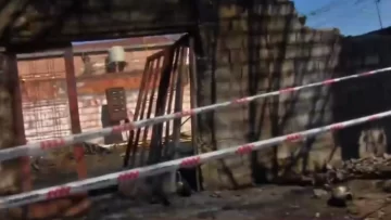 Incendio en una fábrica de plásticos: importantes daños materiales y riesgo de derrumbe Incendio en una fábrica de plásticos: importantes daños materiales y riesgo de derrumbe