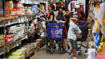 Una familia tipo necesitó $1.564.716 para cubrir sus gastos básicos en julio Una familia tipo necesitó $1.564.716 para cubrir sus gastos básicos en julio