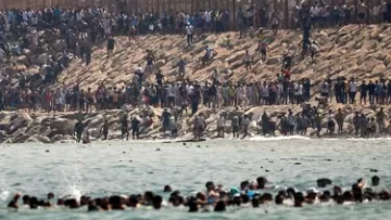 Tragedia y tensión geopolítica en Ceuta: tras la muerte de 67 migrantes, más de 50 mil regresaron a África Tragedia y tensión geopolítica en Ceuta: tras la muerte de 67 migrantes, más de 50 mil regresaron a África