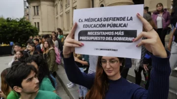 El Gobierno respondió al paro universitario y aseguró que cumple con el financiamiento y las paritarias El Gobierno respondió al paro universitario y aseguró que cumple con el financiamiento y las paritarias