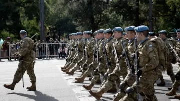 El gobierno nacional oficializó subas salariales para estatales y fuerzas federales El gobierno nacional oficializó subas salariales para estatales y fuerzas federales