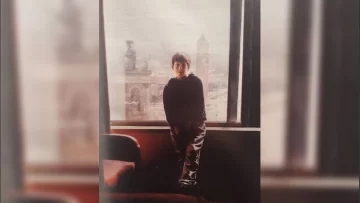 La historia detrás de la foto íntima que Jorge Messi le sacó a Leo en una ventana en Barcelona hace 26 años La historia detrás de la foto íntima que Jorge Messi le sacó a Leo en una ventana en Barcelona hace 26 años