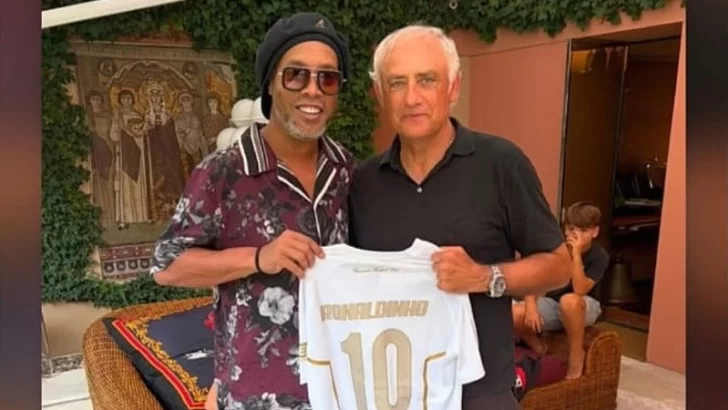 Ronaldinho vuelve a las canchas a los 46 años y ya fue presentado Ronaldinho vuelve a las canchas a los 46 años y ya fue presentado