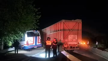 Un colectivo y una rastra cañera provocaron un siniestro vial Un colectivo y una rastra cañera provocaron un siniestro vial