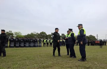 Gran operativo policial por la llegada de los hinchas de River Gran operativo policial por la llegada de los hinchas de River