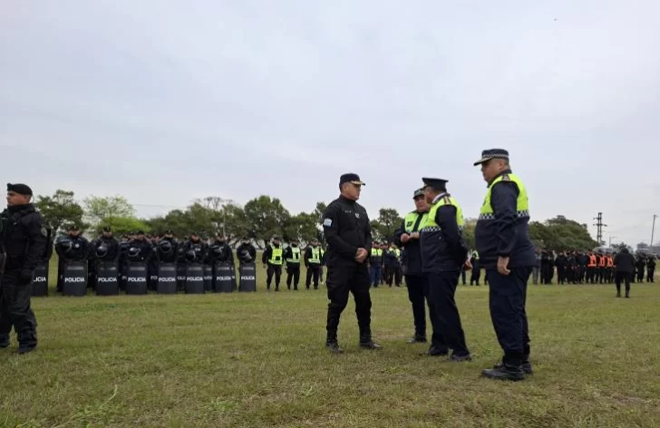 Gran operativo policial por la llegada de los hinchas de River Gran operativo policial por la llegada de los hinchas de River
