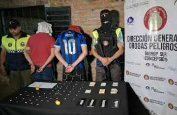 La Policía aprehendió a tres personas y secuestró más de 100 dosis de cocaína La Policía aprehendió a tres personas y secuestró más de 100 dosis de cocaína