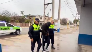 Detuvieron al adolescente de 17 años acusado de prender fuego a su expareja en Lastenia Detuvieron al adolescente de 17 años acusado de prender fuego a su expareja en Lastenia