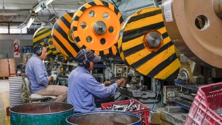 La industria cayó 4,9% en julio y acumula una baja de 2,6% en lo que va del año La industria cayó 4,9% en julio y acumula una baja de 2,6% en lo que va del año