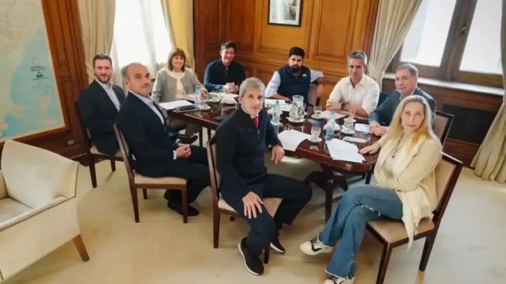 La mesa política debate la estrategia sobre Malvinas junto a los ministros Quirno y Presti La mesa política debate la estrategia sobre Malvinas junto a los ministros Quirno y Presti