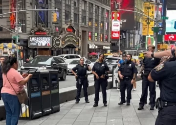 Ataque mortal en Times Square: una mujer apuñaló a dos personas y fue abatida Ataque mortal en Times Square: una mujer apuñaló a dos personas y fue abatida