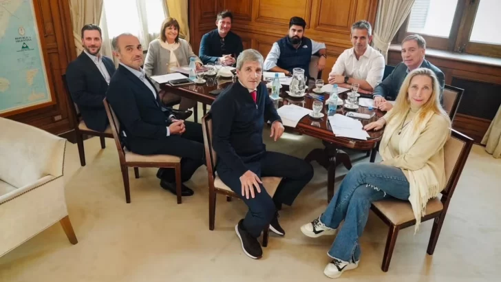 El Gobierno reúne a su mesa política para debatir la reforma electoral y eliminar las PASO El Gobierno reúne a su mesa política para debatir la reforma electoral y eliminar las PASO