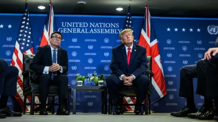 Donald Trump se reunió con el primer ministro de Reino Unido y hablaron sobre las islas Malvinas Donald Trump se reunió con el primer ministro de Reino Unido y hablaron sobre las islas Malvinas