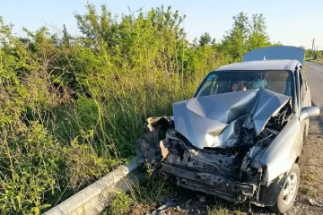 Dos personas hospitalizadas tras el choque de un auto contra un tractor Dos personas hospitalizadas tras el choque de un auto contra un tractor