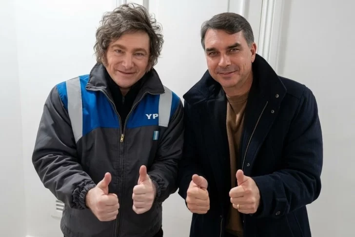 Milei felicitó a Flávio Bolsonaro tras su triunfo en primera vuelta: “Histórica elección ante el comunista de Lula” Milei felicitó a Flávio Bolsonaro tras su triunfo en primera vuelta: “Histórica elección ante el comunista de Lula”