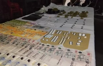 Desarticularon “kioscos” de drogas y aprehendieron a tres personas Desarticularon “kioscos” de drogas y aprehendieron a tres personas